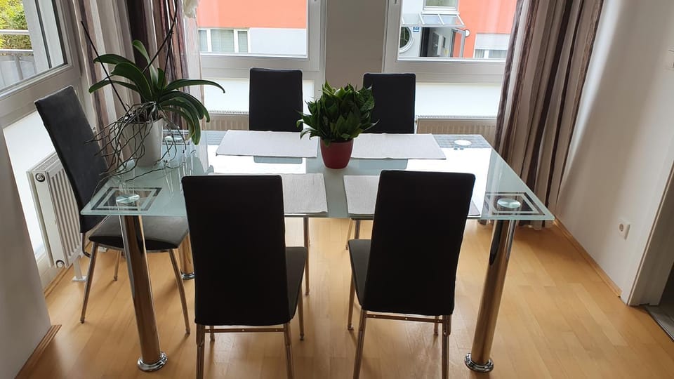 moderne 4 Zimmer -Wohnung I BBQ I Parkplatz Apartment in Munich