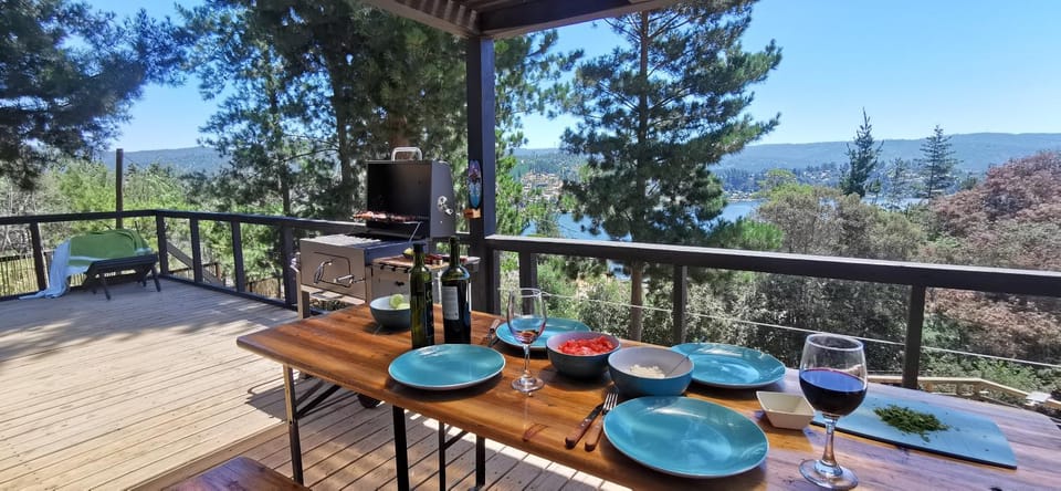 Patio, Natural landscape, Balcony/Terrace, Food and drinks, Dining area, Mountain view, Drinks