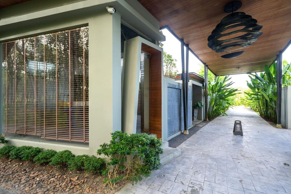 Property building, Day, Street view