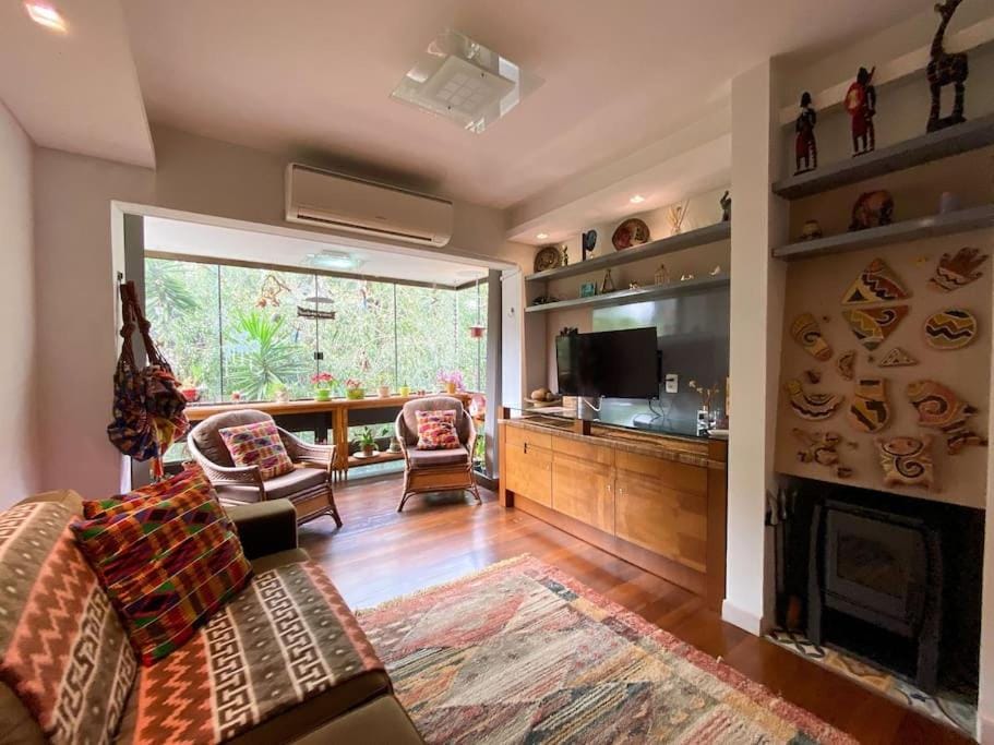 TV and multimedia, Living room, Seating area, flat iron