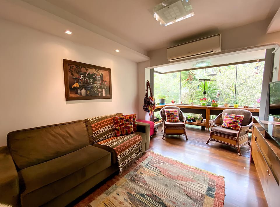 Living room, Seating area, air conditioner