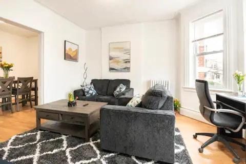 Cool 3 BR for U Near Manhattan View, 15 Min to NYC Apartment in North Bergen