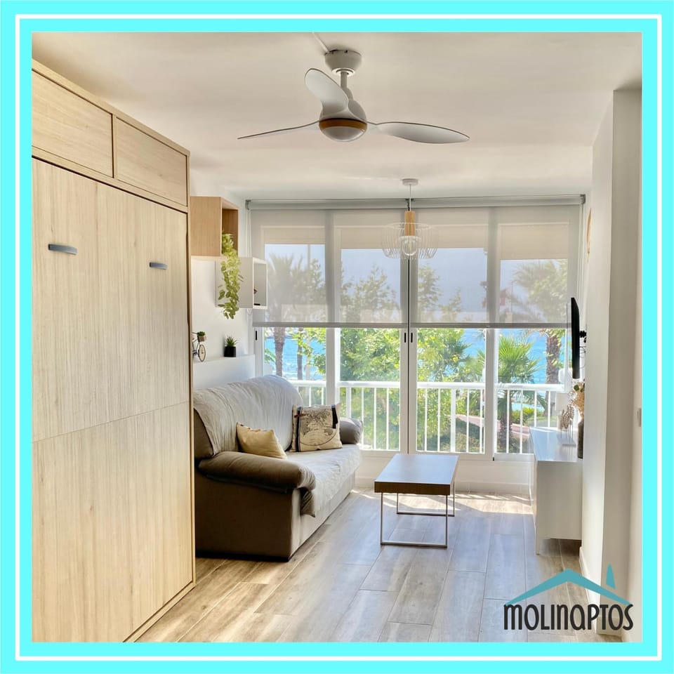 View (from property/room), View (from property/room), Living room, Photo of the whole room, City view, City view, Sea view, Sea view