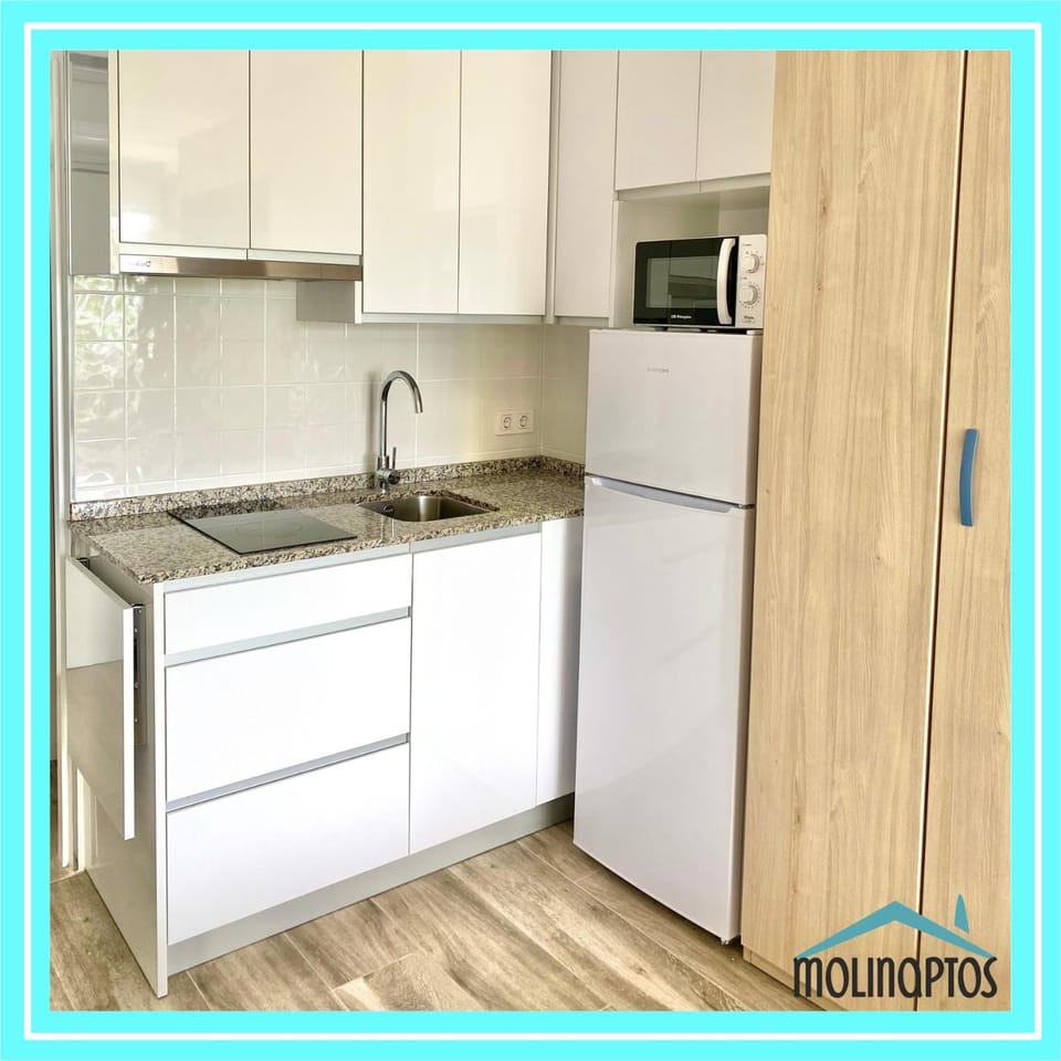 Kitchen or kitchenette, Photo of the whole room, minibar