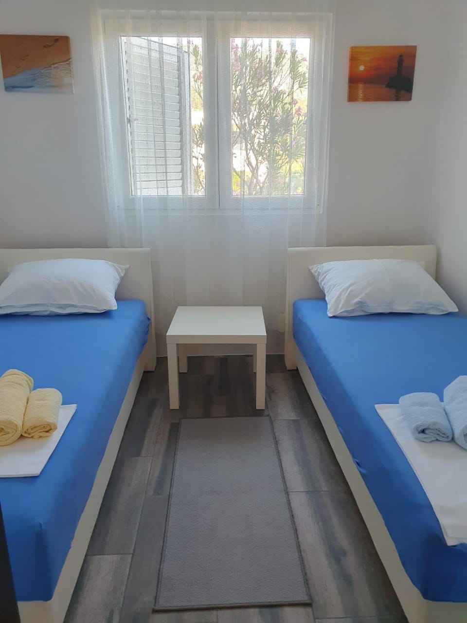 Bedroom, Mountain view