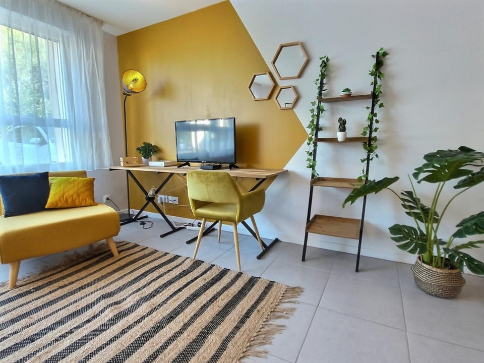 Studio LE JUNGLE - ROISSY CDG - Parc Astérix - PARIS Apartment in Île-de-France