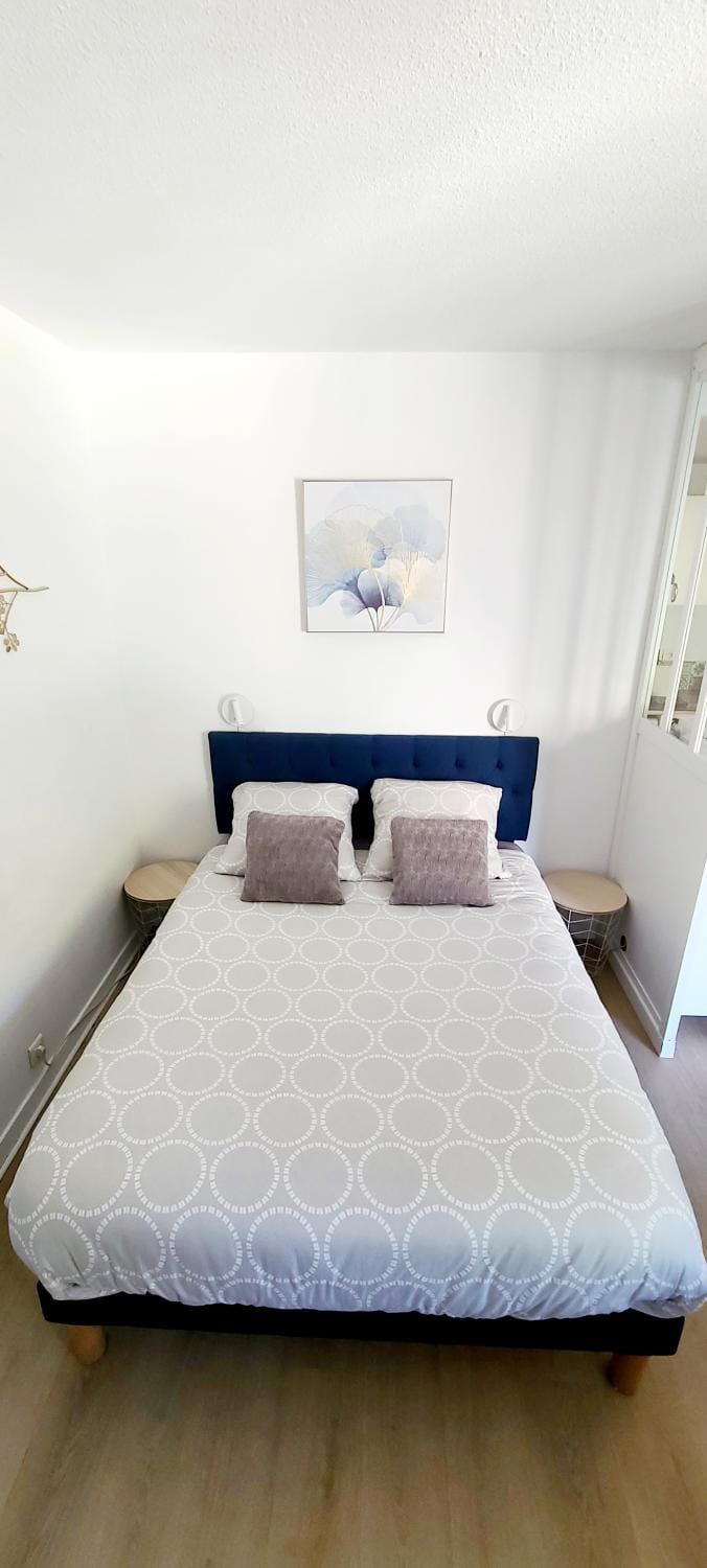 Grand Studio neuf Parking Privatif 3 minutes Gare au calme Apartment in Poitiers