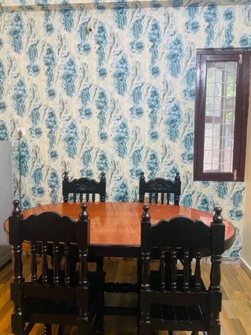 Cheerful 2 bed room flat with parking near forest. Apartment in Bagmati Province, Nepal