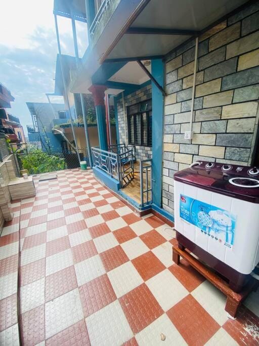 Cheerful 2 bed room flat with parking near forest. Apartment in Bagmati Province, Nepal