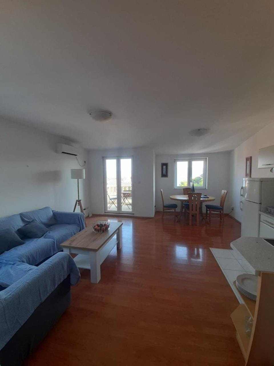 Living room, Photo of the whole room, Seating area, Dining area