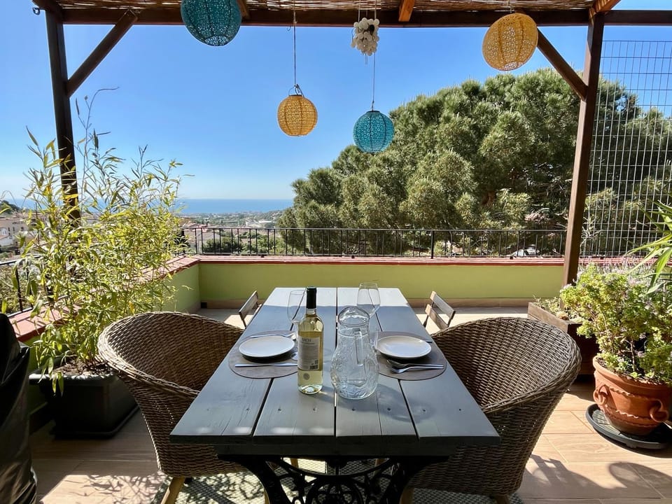 BBQ facilities, View (from property/room), Balcony/Terrace, Seating area, Sea view, Dinner