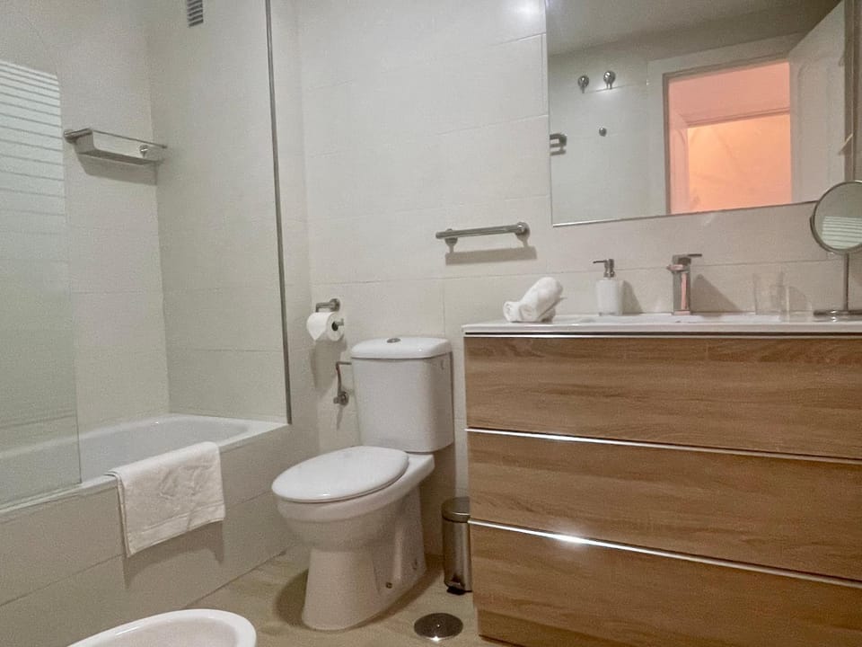 Toilet, Bathroom, towels
