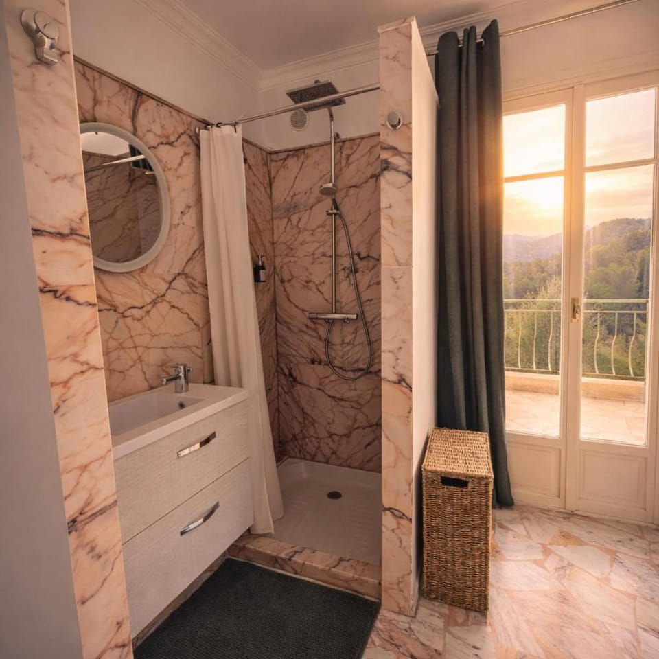 Séjour en pleine nature, vue imprenable, jacuzzi Apartment in Provence-Alpes-Côte d'Azur