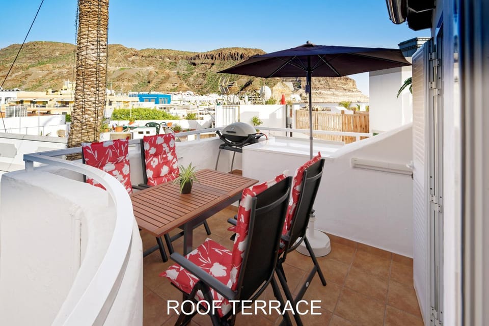 Day, View (from property/room), Balcony/Terrace, Dining area, City view, Mountain view, Sea view, Quiet street view