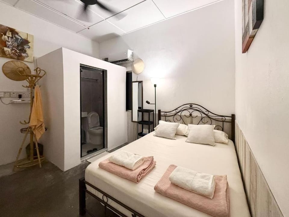 Tiong Nam 32, Heart of Kuala Lumpur, 15mins to KLCC, 6 mins to LRT PWTC Vacation rental in Federal Territory of Kuala Lumpur