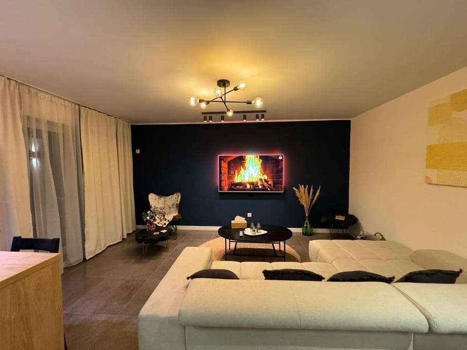 TV and multimedia, Living room, Photo of the whole room, Seating area