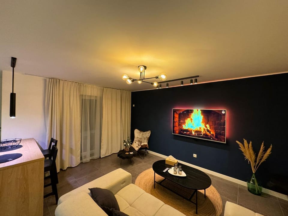 Communal lounge/ TV room, TV and multimedia, Living room, Photo of the whole room, Seating area, Evening entertainment