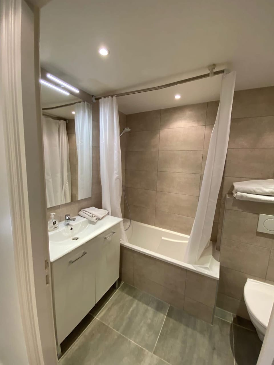 Toilet, Bathroom, Bath