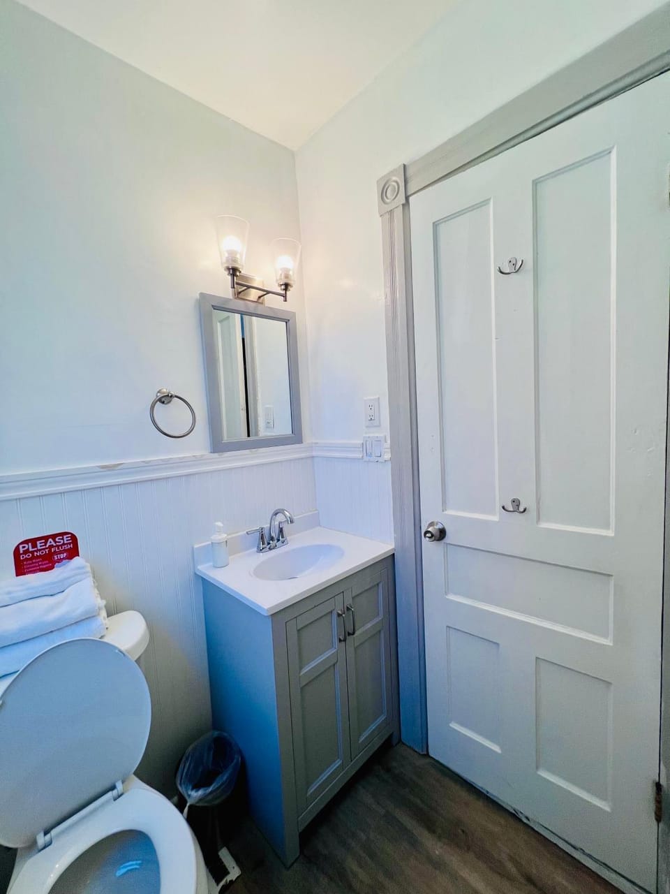 Relaxing 4 bedroom walk to the falls sleeps 8 House in Niagara Falls