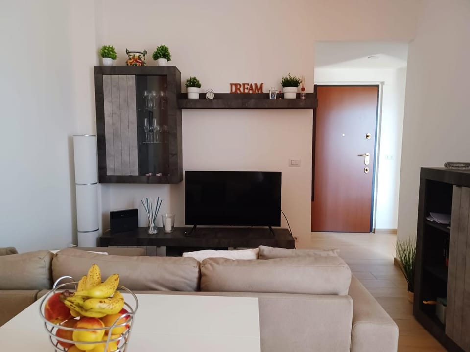 Communal lounge/ TV room, TV and multimedia, Living room, Seating area