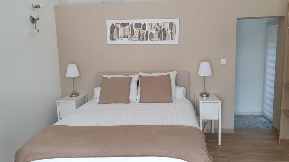 Bed & Breakfast au pays de Cézanne Bed and Breakfast in French Riviera