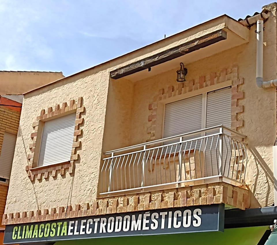Property building, Balcony/Terrace, Street view
