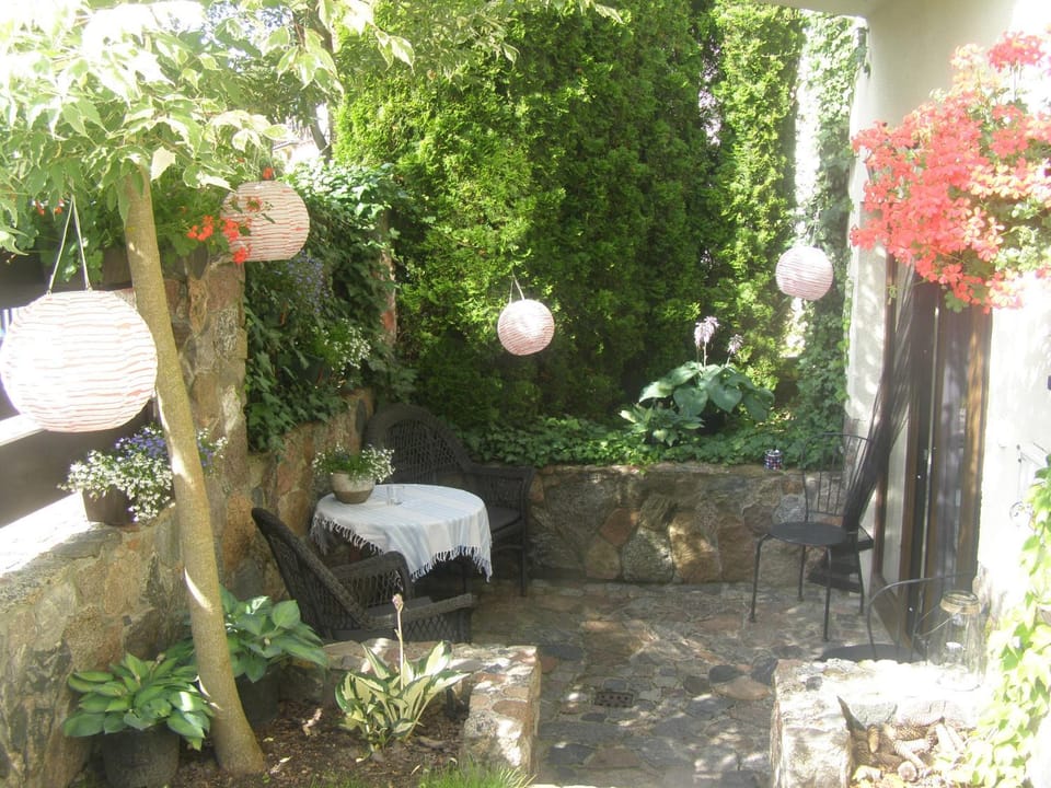 Facade/entrance, Balcony/Terrace