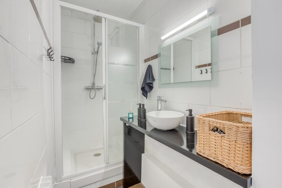 Shower, Bathroom, heating, towels