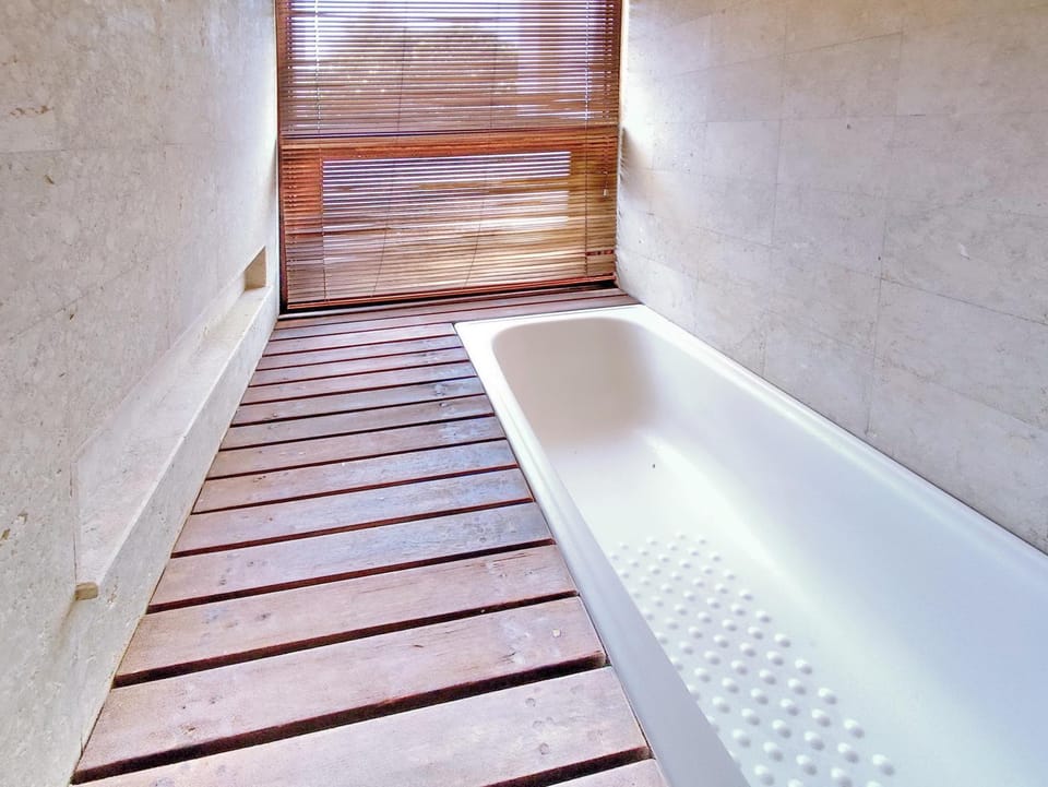 Shower, Hot Tub, Bathroom, Bath