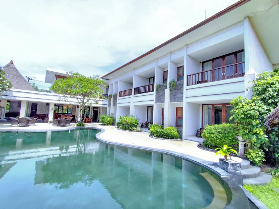 Property building, Day, Garden, Garden view, Pool view, Swimming pool