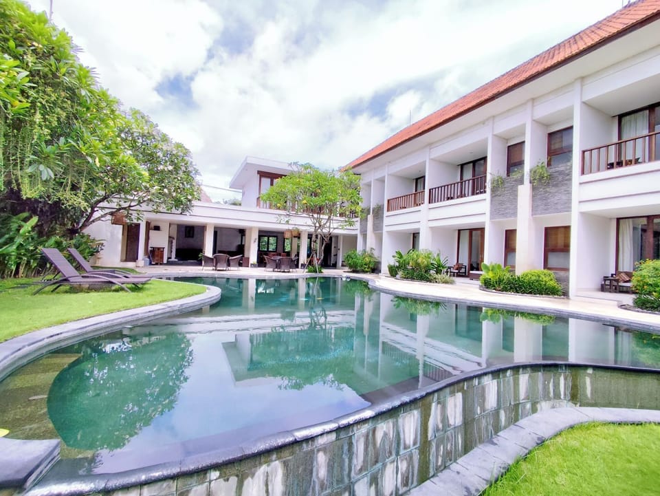 Property building, Day, Garden, Garden view, Pool view, Swimming pool