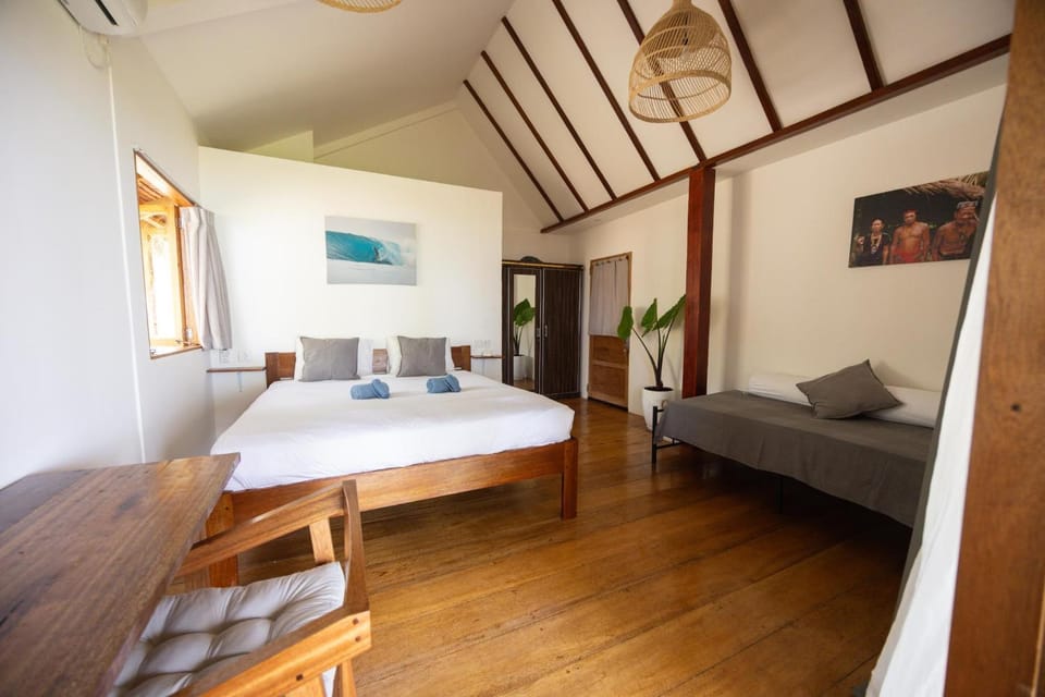 Photo of the whole room, Bedroom
