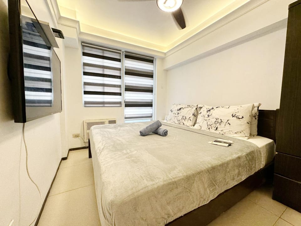 Bed, TV and multimedia, Photo of the whole room