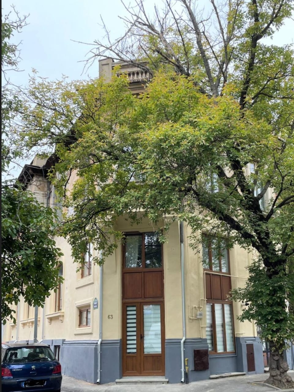 Property building, Location