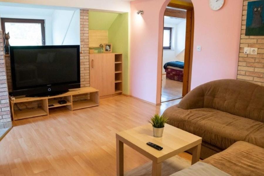 TV and multimedia, Living room, Seating area, Evening entertainment