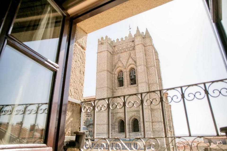 Palacio de los Velada Hotel in Ávila‎