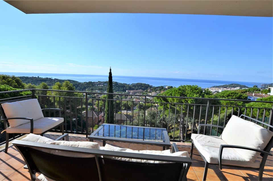 VILLA FLORES 8 personas LLORET DE MAR House in Lloret de Mar