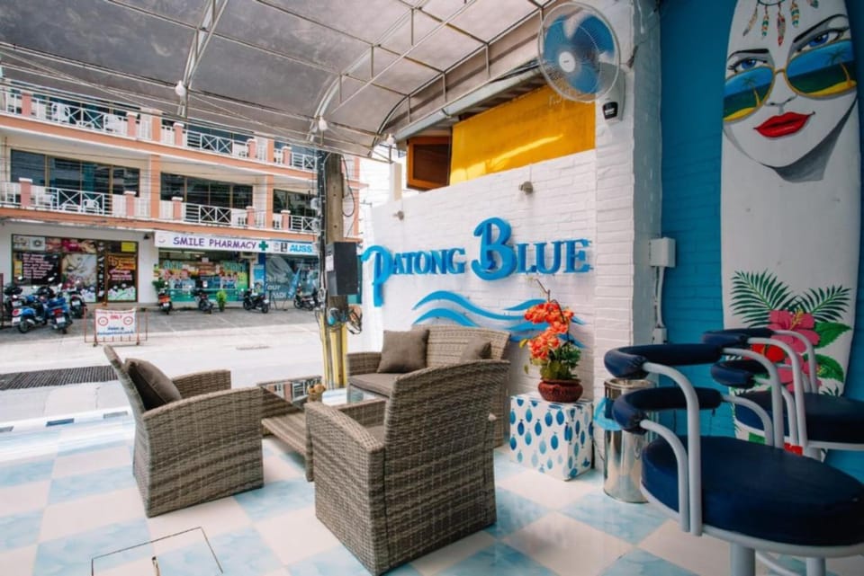 Living room, Lounge or bar, Seating area, Evening entertainment