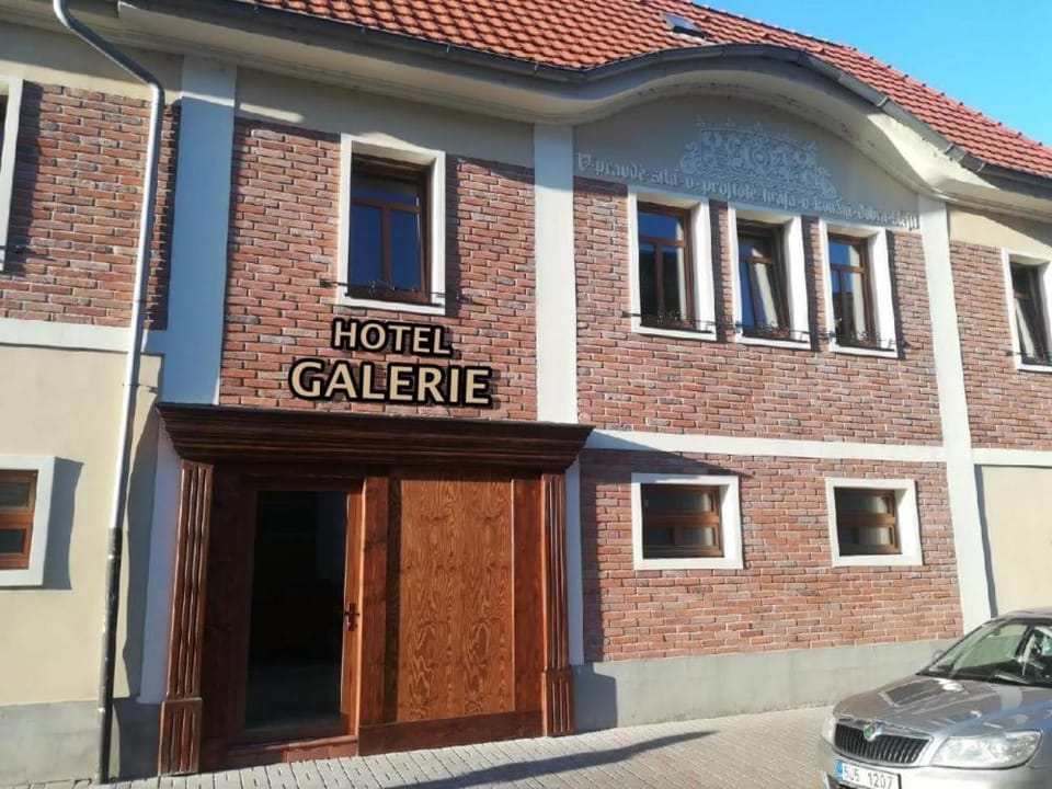 Facade/entrance
