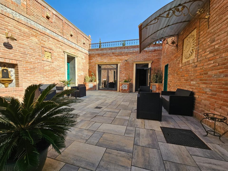 Balcony/Terrace, Decorative detail, Seating area