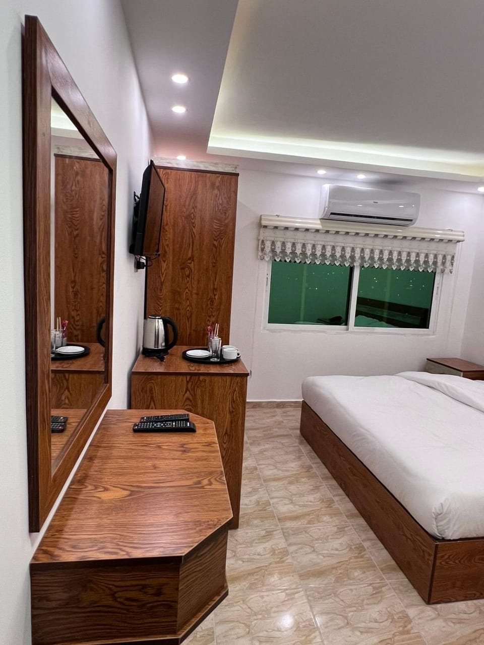 Bed, TV and multimedia, Photo of the whole room, Bedroom, hair dresser, wardrobe