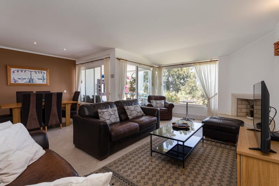 The Albufeira Concierge - Moinho Sea Views & Pool Apartment in Guia