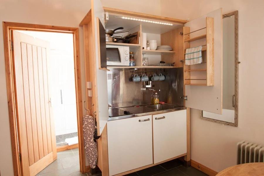 Coffee/tea facilities, Kitchen or kitchenette, microwave, pet friendly, stove