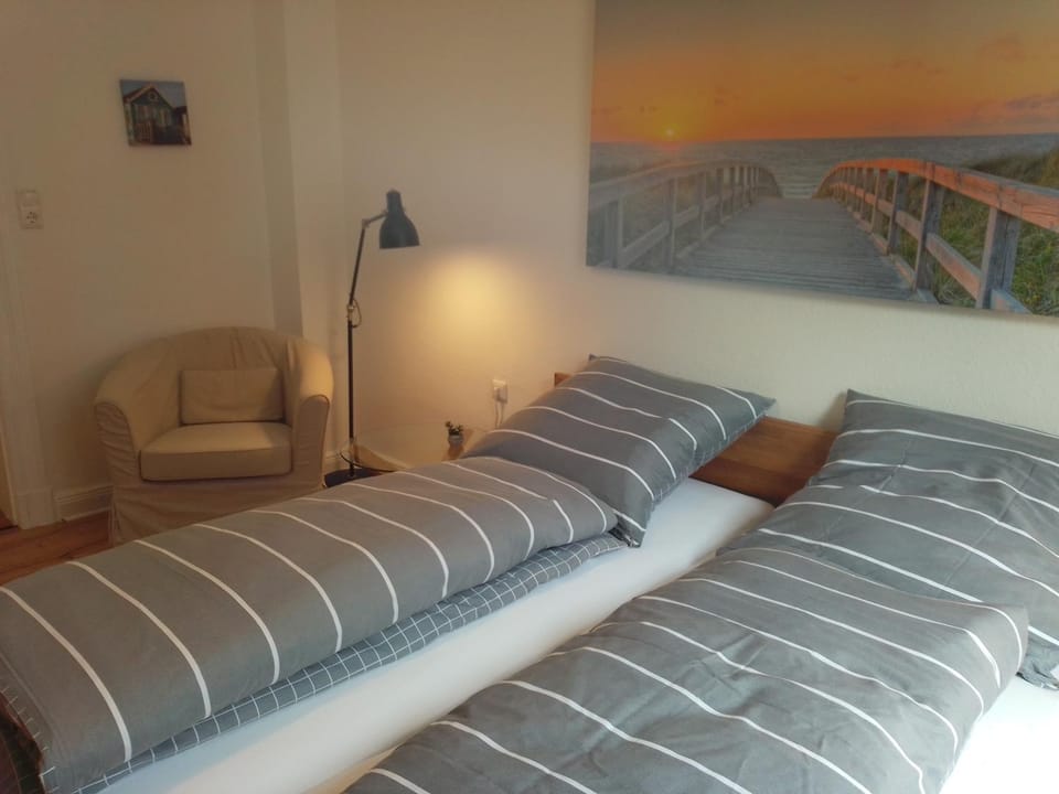 Bed, Seating area, Bedroom