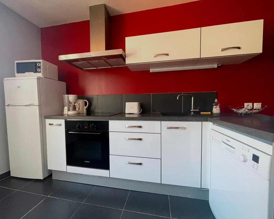 dishwasher, pet friendly, stove, stove, kitchen, kitchen