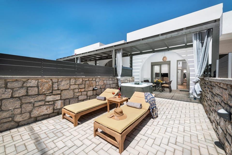 Patio, Balcony/Terrace, sunbed