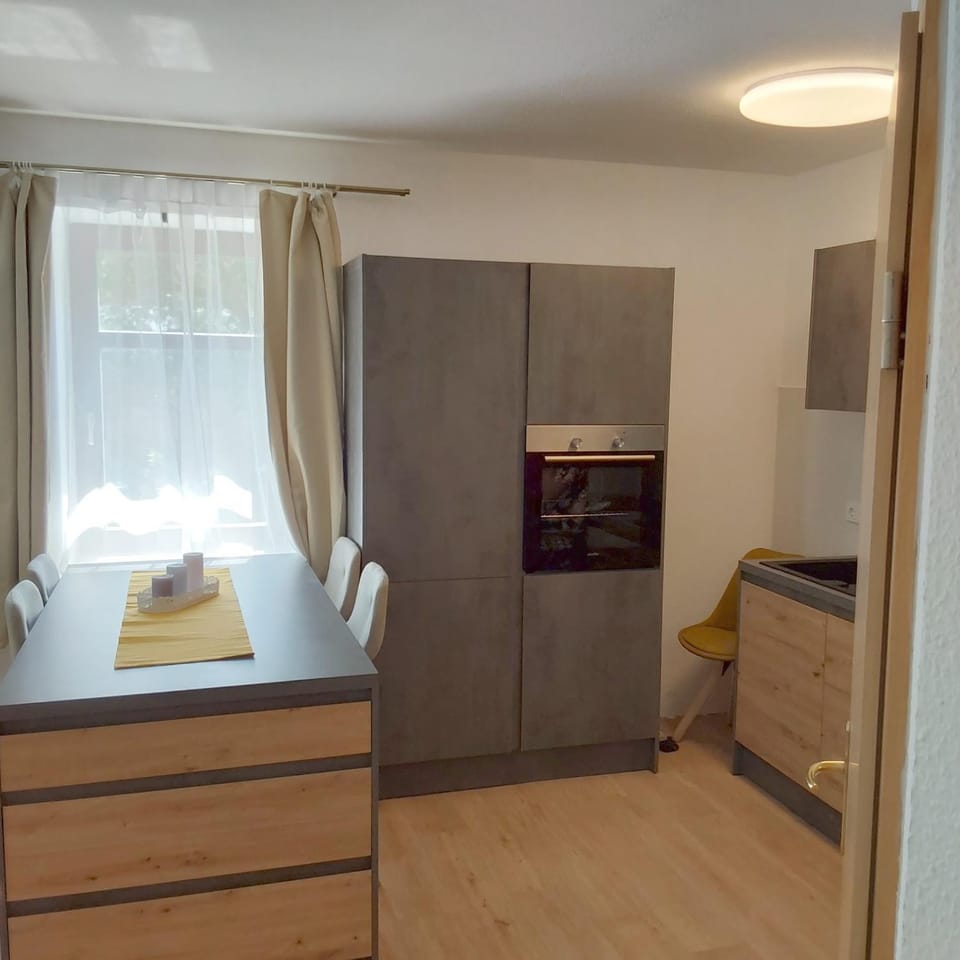 Dining area, kitchen