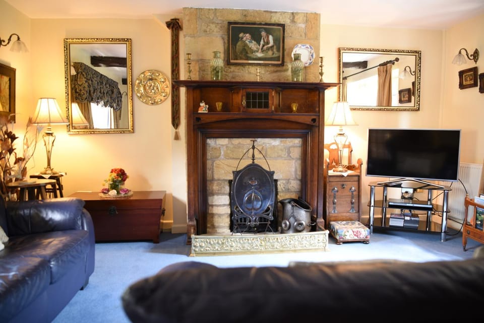 TV and multimedia, Living room, Lounge or bar, Seating area