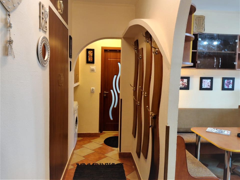 Property building, Lobby or reception, soundproof