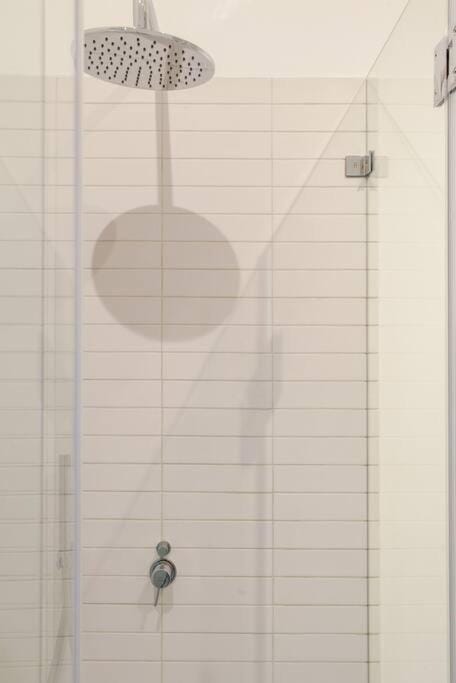 A Gorgeous Studio in the Hippest Building in Town Apartment in Tel Aviv-Yafo